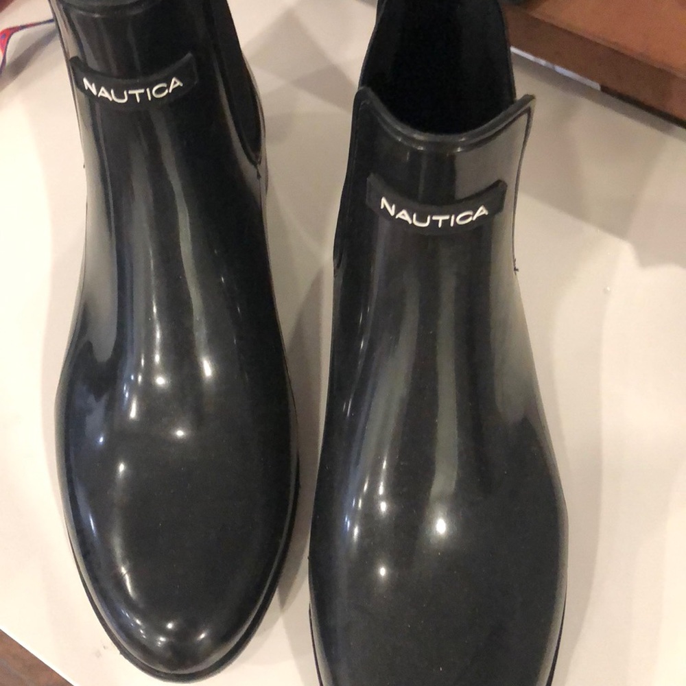Like new nautica rain boots size 10